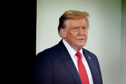 Woman Arrested, Charged After Threatening To Kill Trump thumbnail