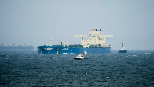 First Iranian Oil Moves Past US Blockade Ahead Of Deal Signing