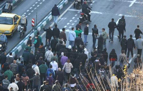 "Locked & Loaded": Trump Says US Will Intervene If Iran Kills Protesters