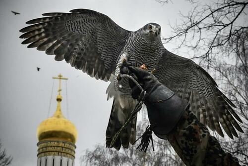 Kremlin Hawks Frustrated That Putin Still Has Not Declared Formal State Of War thumbnail