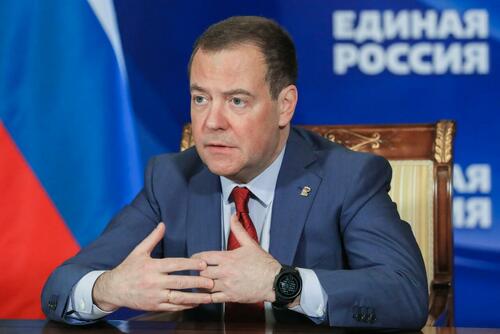 Medvedev Urges Population To Rally Around Putin As Moscow Mayor Tells Residents ‘Stay Inside’