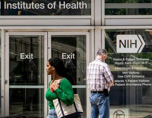 Fauci Deputy Who Refused COVID-19 Vaccine Feared Retaliation: Emails