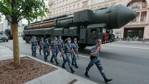 Durch die Hintertür sendet das Weiße Haus mehrfache Nuklearwarnungen an den Kreml