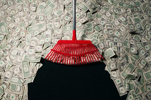 Trump Weighs Limiting Defense Contractors' Shareholder Payouts, CEO Compensation thumbnail