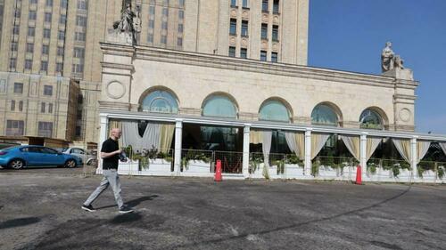 Woman carrying bomb detonates outside Moscow Italian restaurant, killing guard and guest