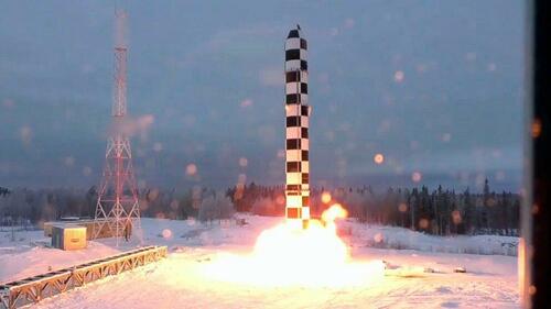 "Environ la moitié des unités de la force russe de missiles stratégiques ont été équipées des derniers systèmes de missiles Yars et sont en train d'être réarmées avec des ogives modernes Avangard."