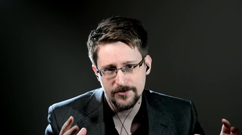 NYT Lies About Snowden To Peddle 'Evil-Leaker' Propaganda, Then Stealth-Edits When Caught Snowden%201a