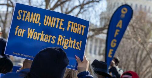 “A National Disgrace”: Largest Federal Worker Union Sides With GOP Plan To End Shutdown “A National Disgrace”: Largest Federal Worker Union Sides With GOP Plan To End Shutdown