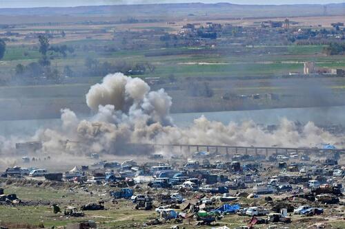 Heavy smoke rises above Islamic State's last remaining position in the Syrian town of Baghuz during battles with the Syrian Democratic Forces on March 18, 2019.