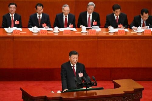 Le président chinois Xi Jinping prononce son discours au congrès du parti à Pékin. 
