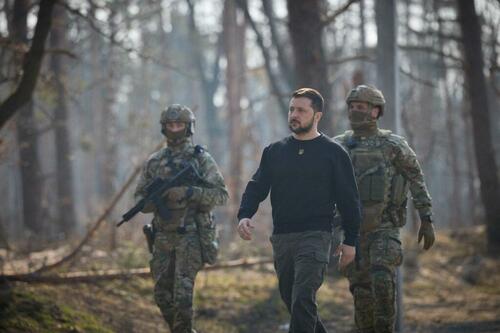 Putin Preparing New Offensive After Trump Meeting, Zelensky Says, As Ukraine Softens Stance On Giving Up Territory thumbnail